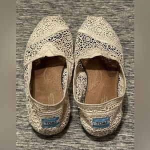 Tom’s Ladies Slip On Lace Shoes Size 10